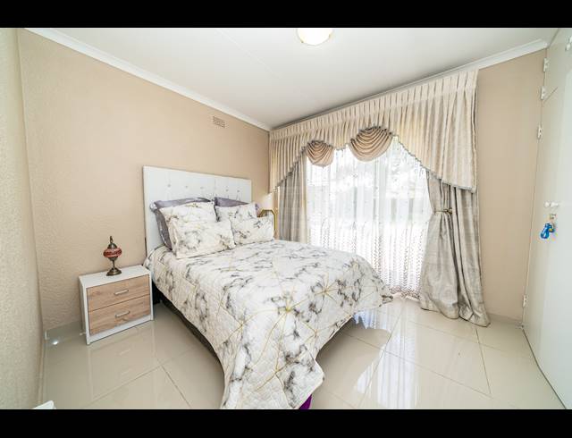 4 BEDROOM FREESTANDING FOR SALE IN FARRARMERE